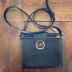 Black leather Michael Kors crossbody purse!